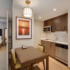 King Suite Hearing Access or Non-Smoking